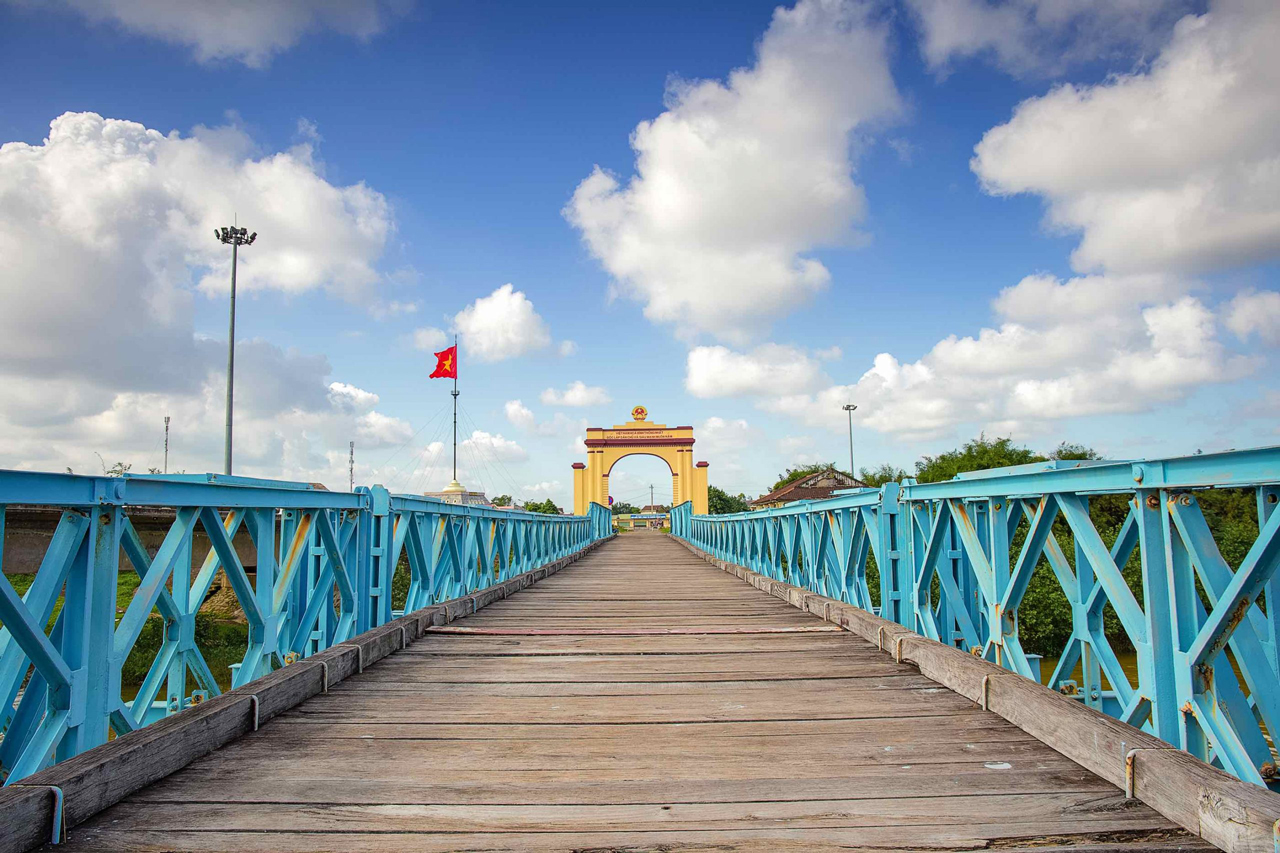Hue City: DMZ - Khe Sanh 2 Days Trip